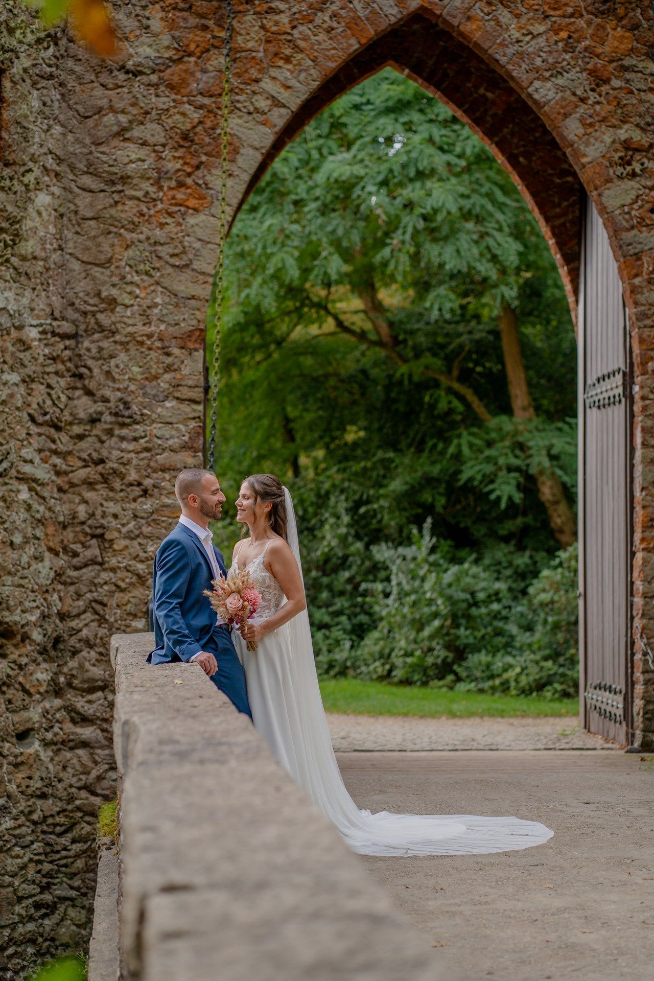 Romantische trouwfoto's door de huwelijksfotograaf te Beerse, Antwerpen.