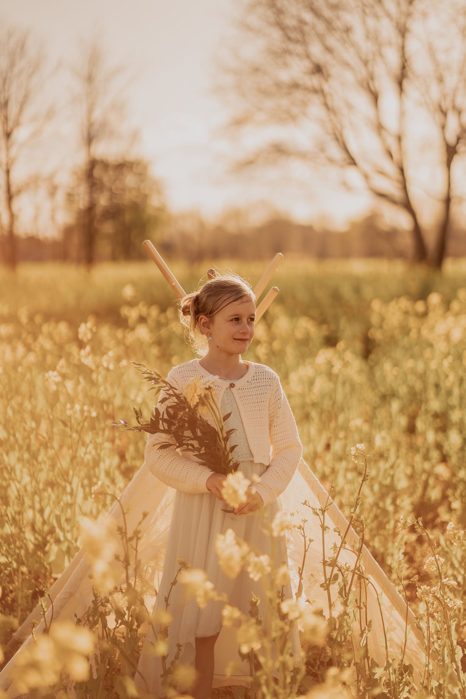 magische foto's tijdens gouden uur voor communie of lentefeest