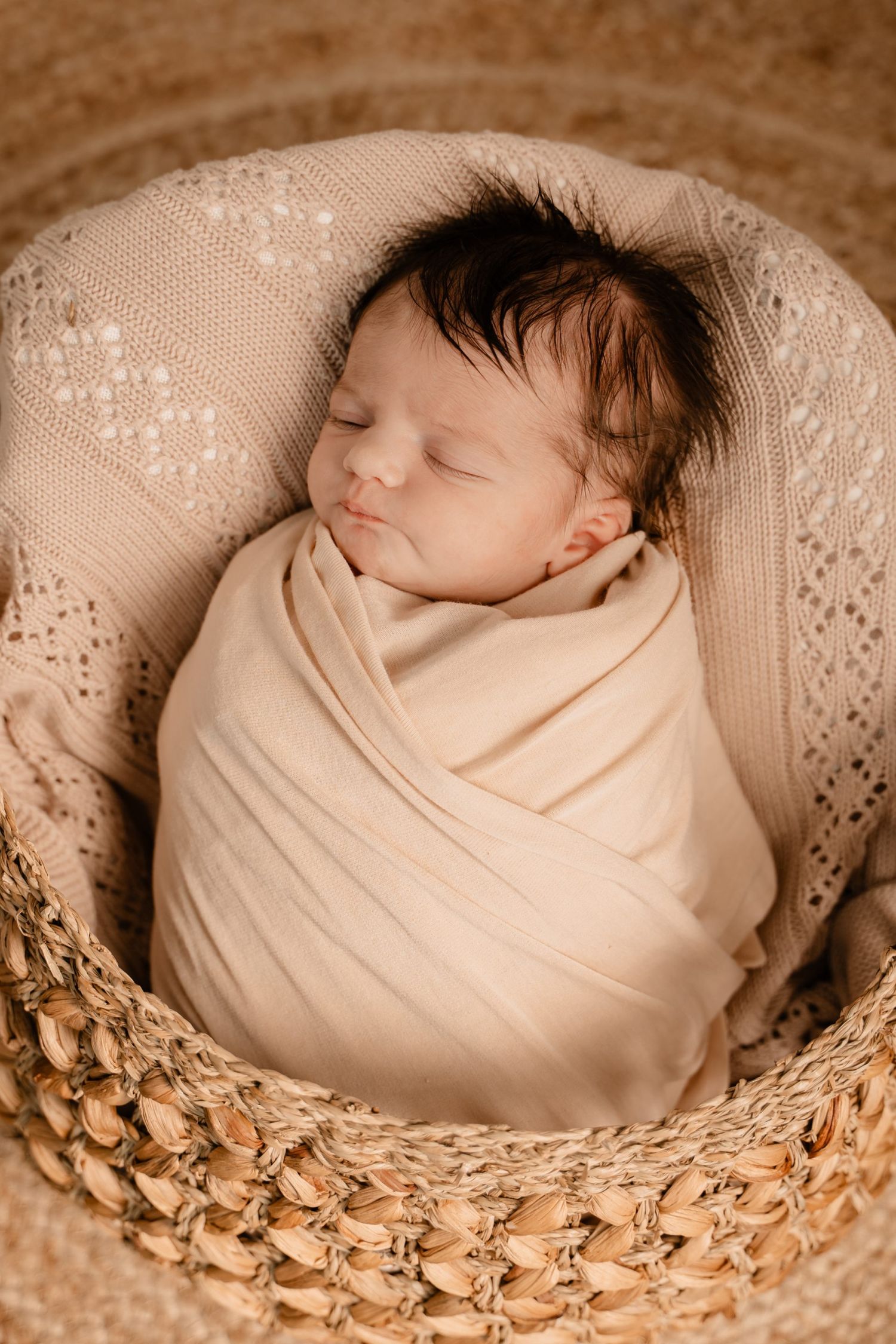 Fotograaf met een warme magische stijl voor jullie Newborn in de buurt van Geel.